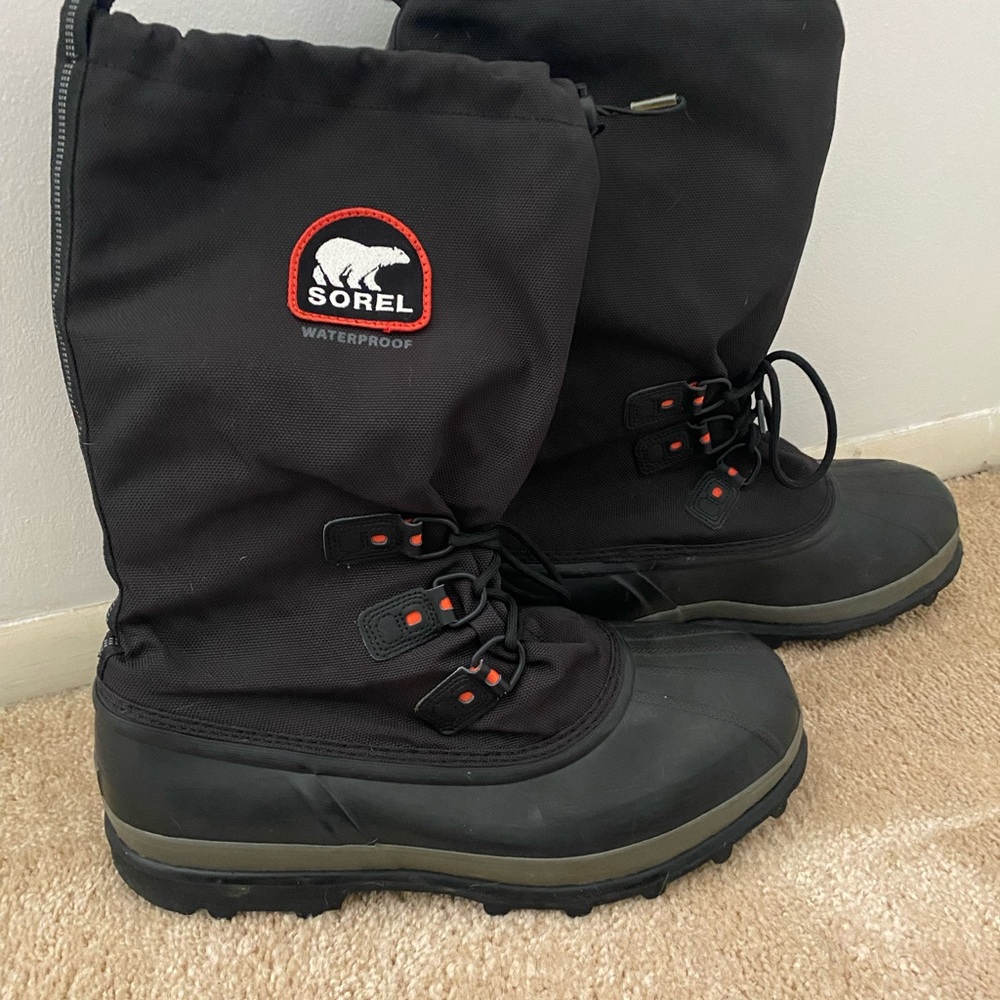 Men’s Sorel Glacier XT boots, Size 16